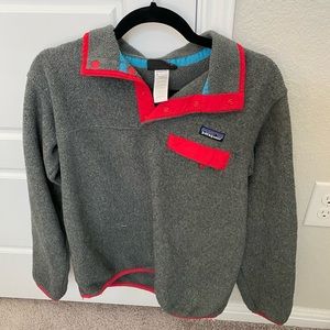 Grey Patagonia Synchilla Fleece Snap Pullover with Red Details (Small)
